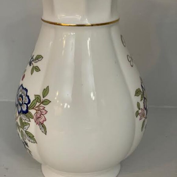 A Beautiful Vintage Royal Tara  Bone China Vase Wedding White Floral Ireland - Picture 9 of 10